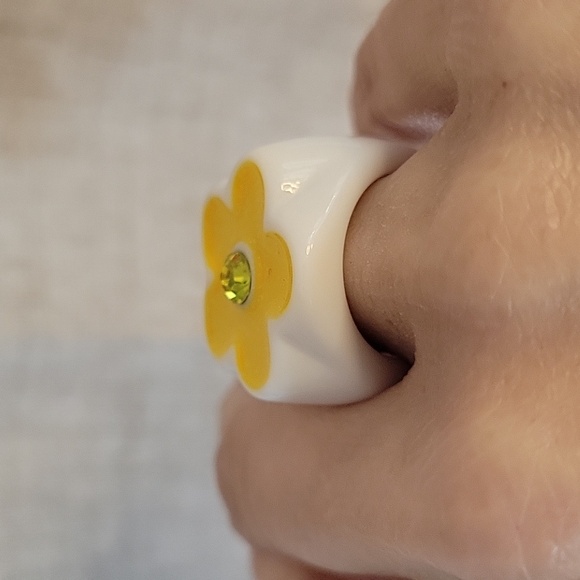 BUTTERCUP BLOSSOM RING, METAL FREE - Picture 6 of 8